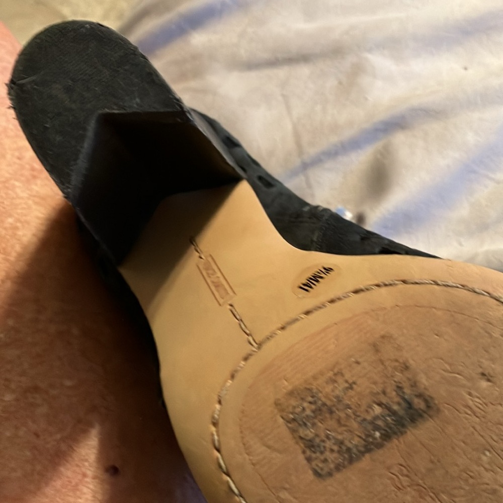 2/$40 Vince Camuto Black Cutout Heeled Booties Inside Zipper Open Toed SZ 9.5M - Picture 6 of 12